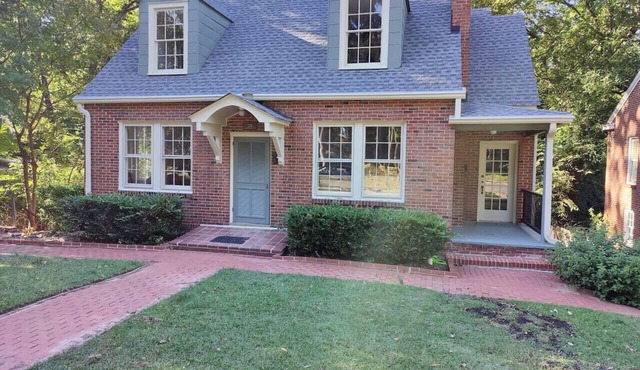 Historic Mayor`s Manor | 2 King Bds Fenced Yard