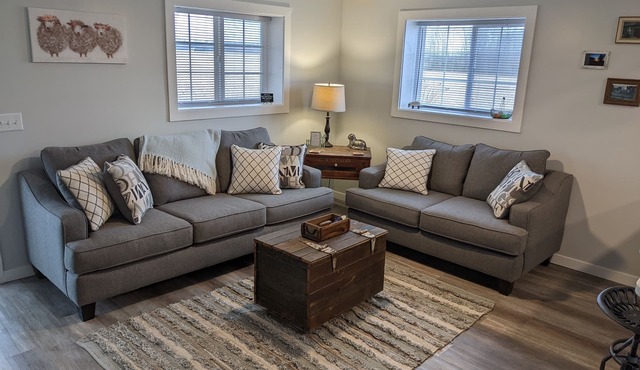 Historic Meadowdale Farm - Barn Stay in Rural Setting