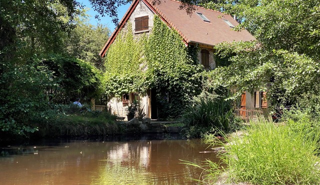 Historic Mill Getaway: Romantic Vacations with a 4-Person SPA