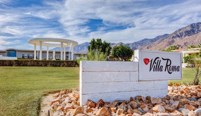 Historic Mid Century Modern Villa Roma 2-bedroom South Palm Springs