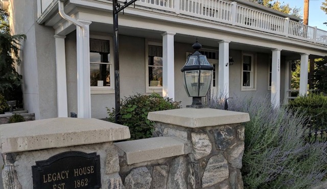 Historic Millcreek Farmhouse, convenient access to downtown, ski areas, & shops!