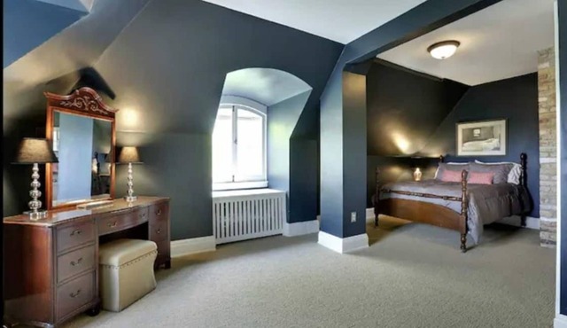 Historic Minneapolis Mansion- 3rd floor apartment