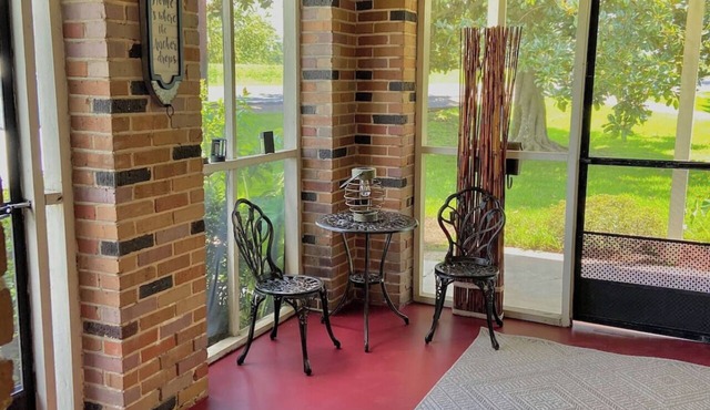 📍Historic Mitchell House 1928 River View & Gardens