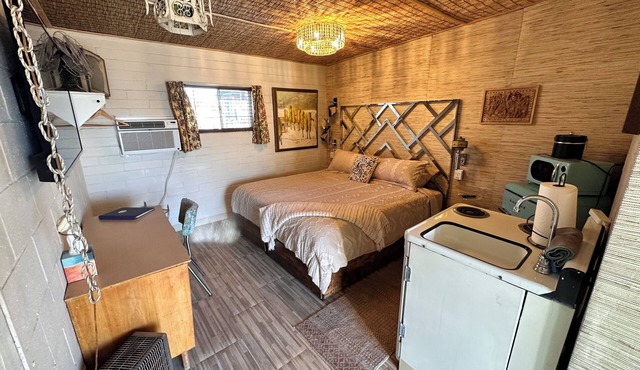 Historic Motel Room in Tucson with WiFi, AC "Tropicana"