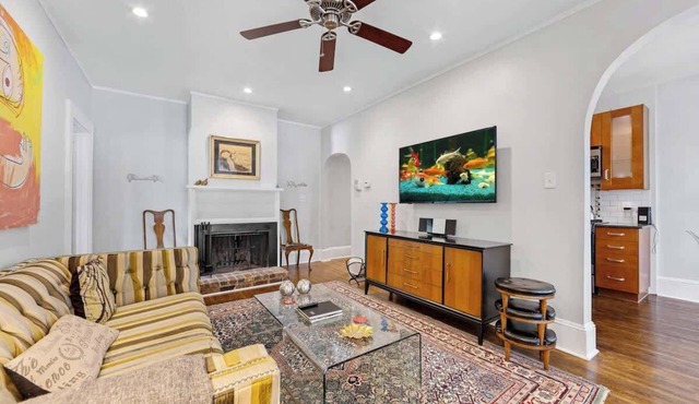 Historic Myers Park 2BR Condo with Free Parking Near Uptown