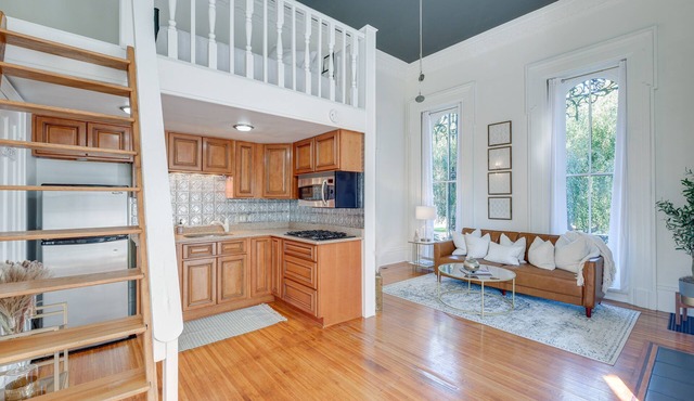 Historic New Albany Apartment ~ 6 Mi to Louisville