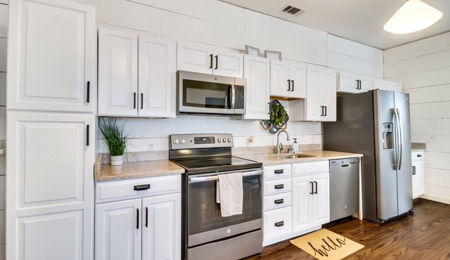 Historic New Market Retreat: Walkable Location!