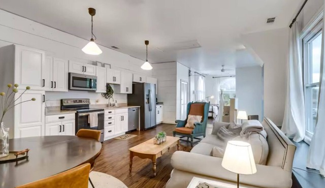 Historic New Market Retreat w/Washer and Dryer