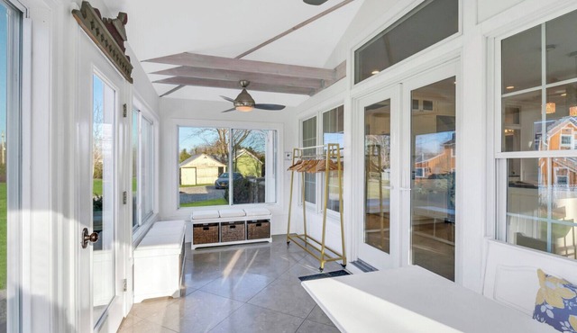 Historic North Fork retreat, large pool, deck, overlooks preserved land,.