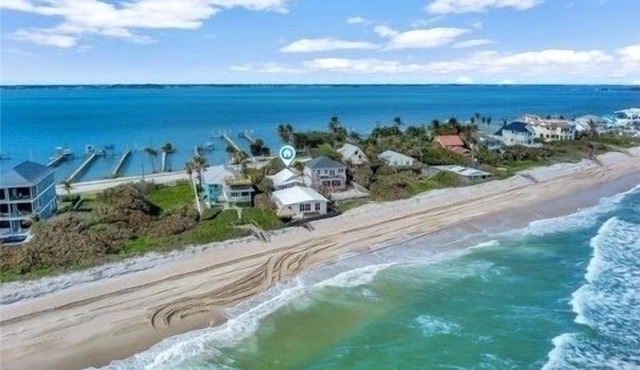 Historic Ocean Front House with private Beach! Guesthouse included & Dock!