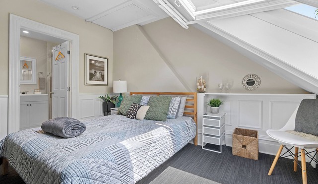 Historic Old South District Aft Castle Suite