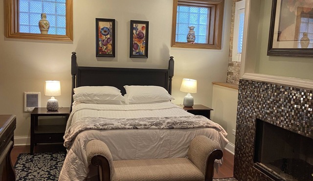 Historic Old Town One Bedroom Suite