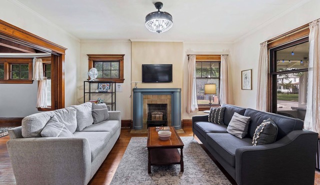 Historic Old West End Entire Home - 4 Bedrooms next to Arboretum