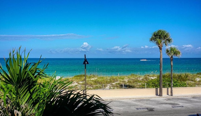 Historic Pass-A-Grille Beach Club Gulf Way Pool