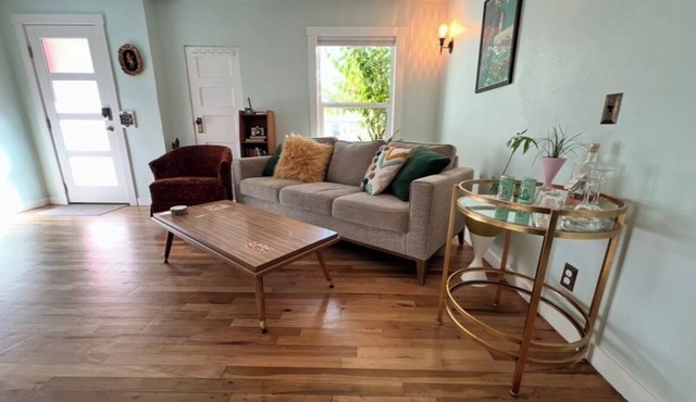 Historic- Pearl Bungalow- private entry