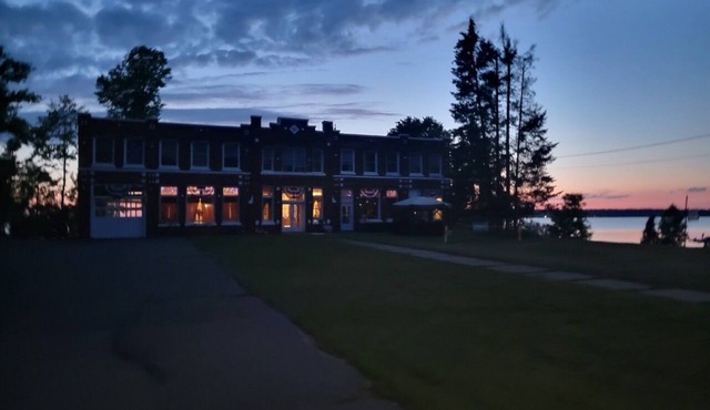 Historic Pelican Lakeside Resort for family reunions and group vacations.