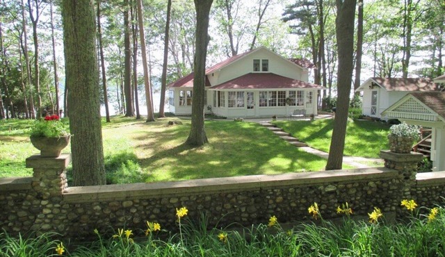 Historic Platte Lake Home, 205 Ft Lakefront, 2 Miles From Sleeping Bear Dune