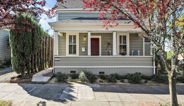 Historic Plaza Gem - Wine Tastings Included