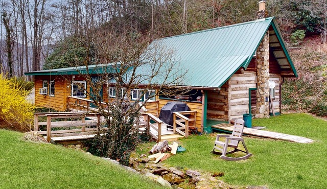 Historic, private log cabin w/deck, fireplace & wood stove - one dog OK