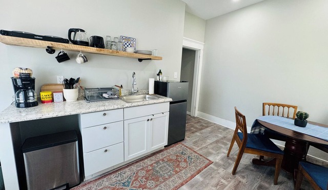 Historic Prohibition Home 2 Bedroom Apartmentn