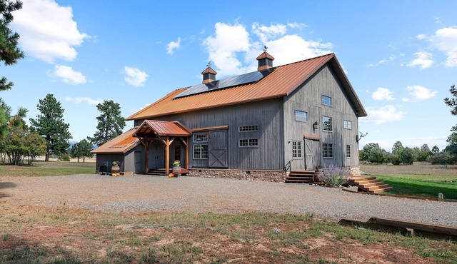 Historic Property, 1860's Barn, Cold A/C, 12 Minutes to Downtown Durango!
