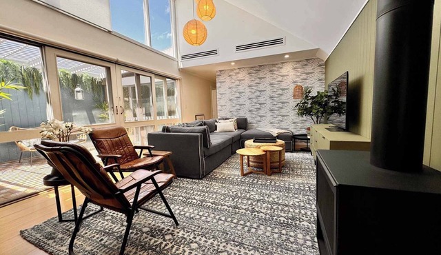 Historic Pt Adelaide Home: Beach, City at Doorstep