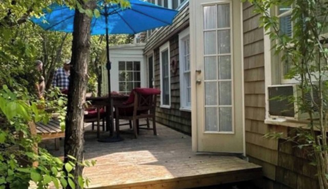 Historic quaint beach cozy 4-bedroom cottage in beautiful Cherry Grove