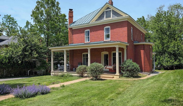 Historic Queen Anne Family Home w Modern Comforts