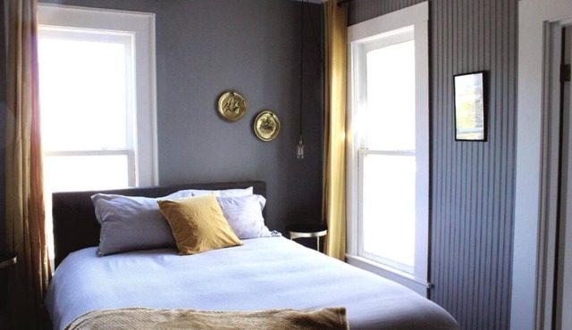 Historic Queen at Shelburne Hotel