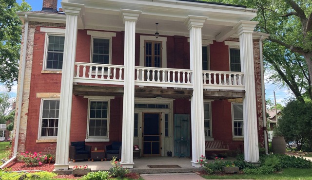 Historic, quiet, elegant, mix of modern & original