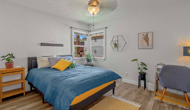 Historic Quiet Home W/Free Parking by Hollywood