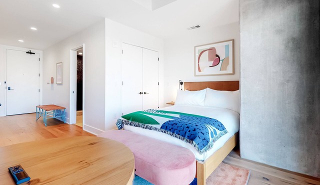 Historic Rainey Street condo with city views, balcony, WiFi, and rooftop pool