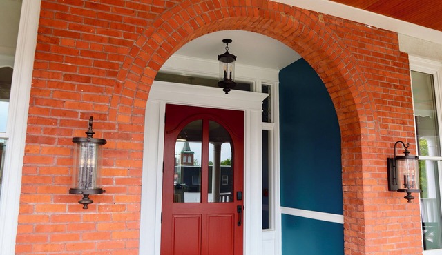Historic Red Rooster Inn