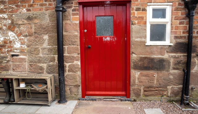 Historic refurbished cottage walking distance to Beeston and Peckforton castle
