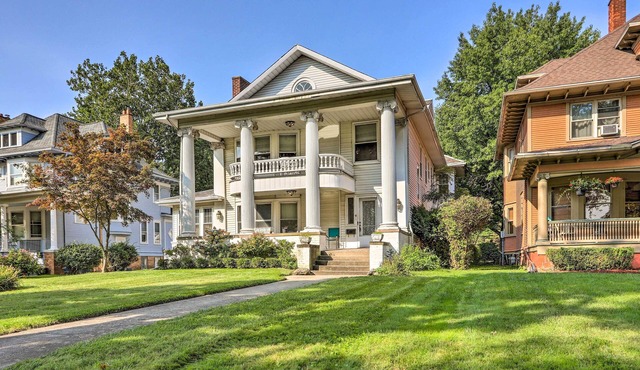 Historic Regal Retreat ~ 2 Mi to Dtwn Toledo!