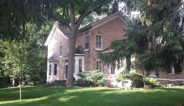 Historic registry farmhouse w/country feel, but close to Notre Dame!