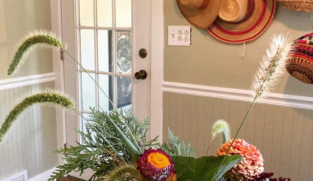 Historic, renovated farmhouse on 30acre farm, gardens, animals, on-site dinners.