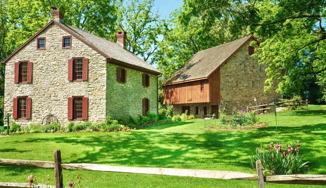 Historic Restored Amish Homestead 1-BR Barn Loft