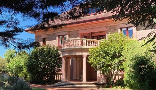 Historic retreat WENVOE five bedroom mansion, 9 guests