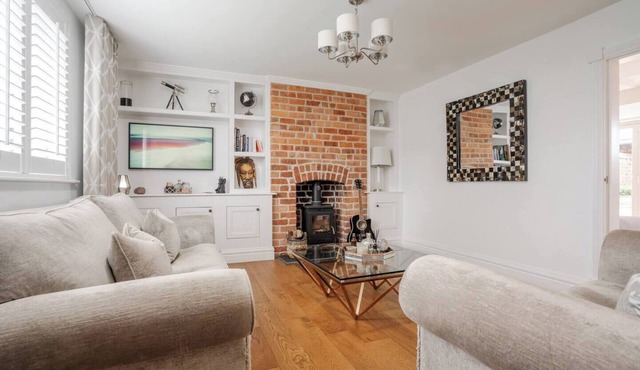 Historic Retreat with Large Garden | Free Parking