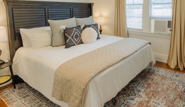 Historic Revival King Bed Midtown Memphis 70