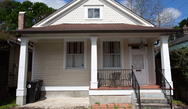 Historic Riverbend Cottage: Highly walkable neighborhood, 2 blocks to streetcar!
