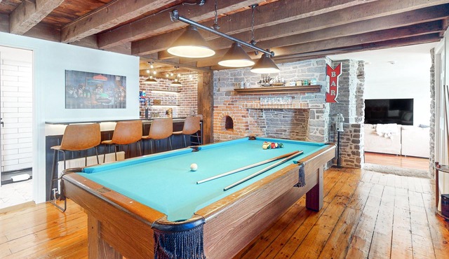 Historic riverfront home near downtown with private hot tub, river views, & dock