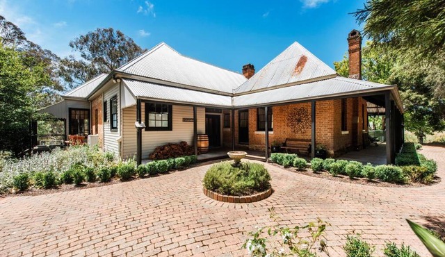 Historic Riverfront Residence Farmstay