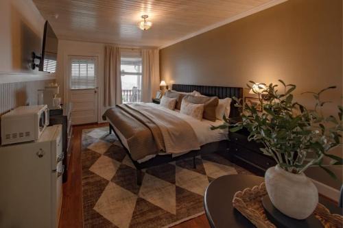 Historic Riverview Inn Four