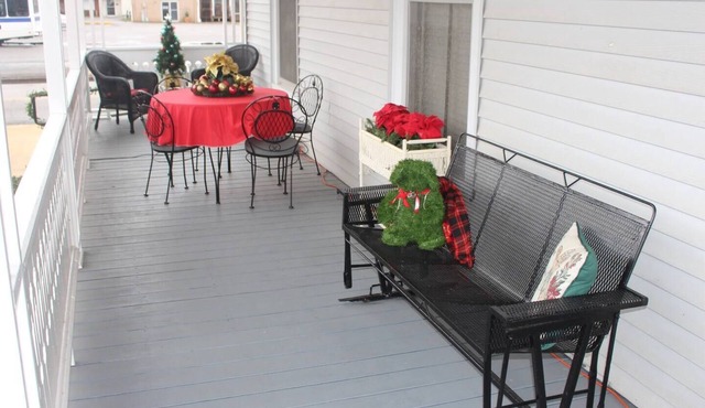 Historic Roberts Home "Night in the Museum" Hotel