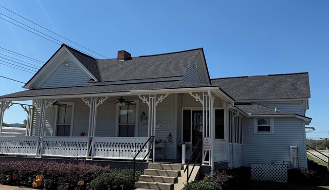 Historic Roberts Home "Night in the Museum" Hotel