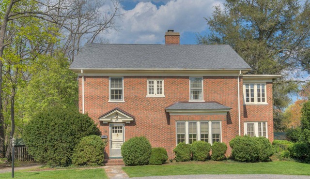 Historic Robeson House, Perfect Location Downtown & Next to Campus