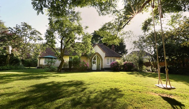 Historic Royal Kent cottage surrounded by large gardens & private swimming pool