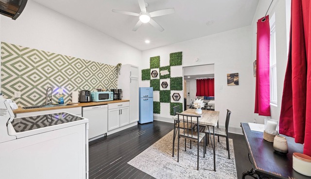 Historic SA Apt l 30+ Day Stay Central & Airport